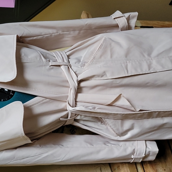 Gabrielle Union New York & Company Belted Trench Coat - SZ M - Picture 3 of 12